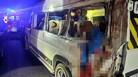 K­a­y­s­e­r­i­­d­e­ ­m­i­n­i­b­ü­s­ ­i­l­e­ ­t­ı­r­ ­ç­a­r­p­ı­ş­t­ı­:­ ­F­e­c­i­ ­k­a­z­a­d­a­ ­3­ ­ö­l­ü­ ­1­6­ ­y­a­r­a­l­ı­